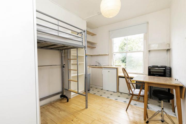 			WATER INCLUDED, Studio Apartment, 1 bath, 1 reception Studio			 Howitt Road, BELSIZE PARK